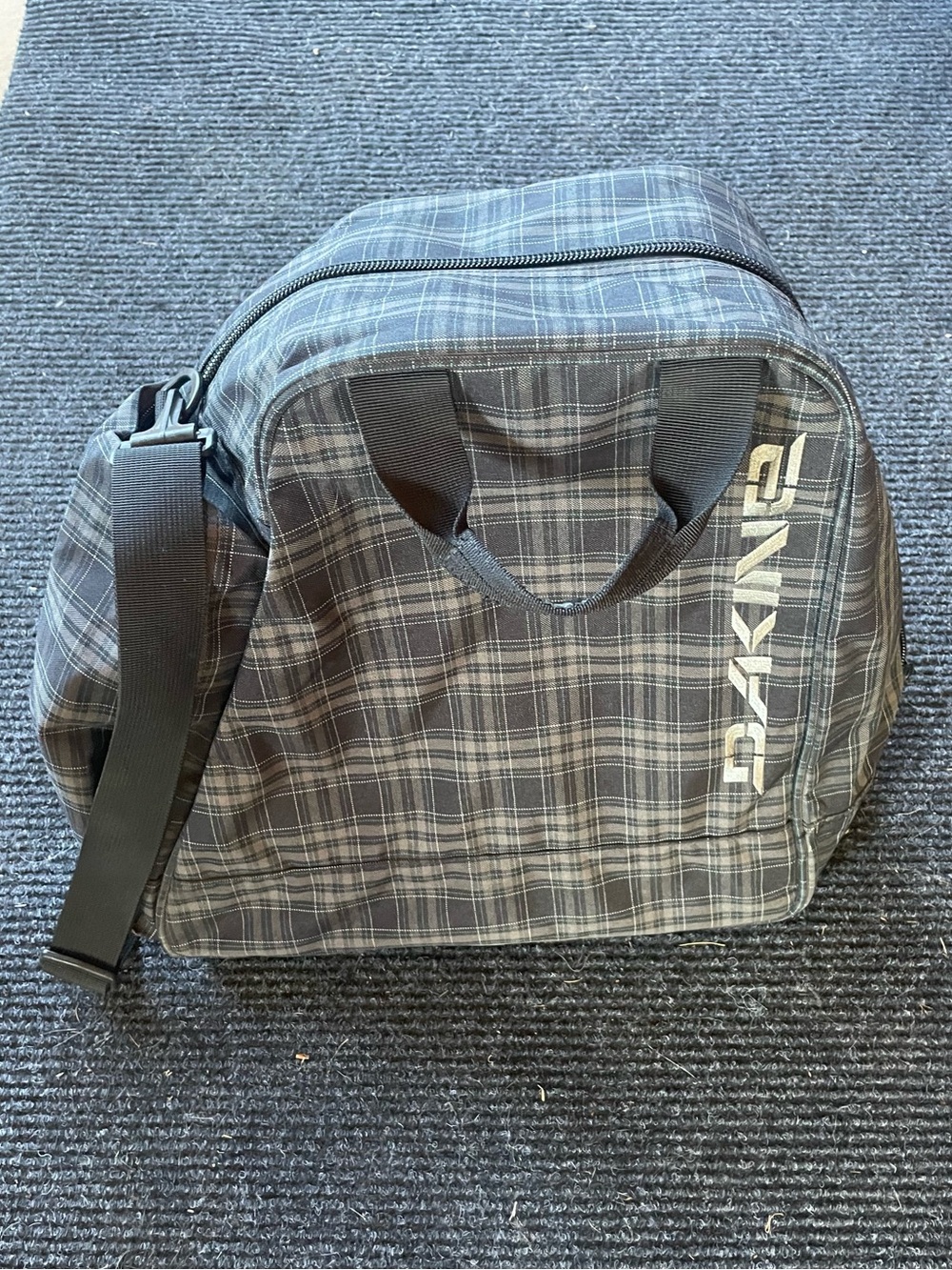 Dakine Snowboard and Ski boot bag Plaid Bag with Shoulder Strap for ski boots
